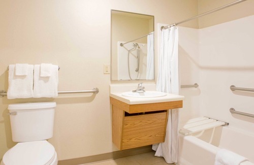 Southwest Topeka Hotel | WoodSpring Suites Topeka