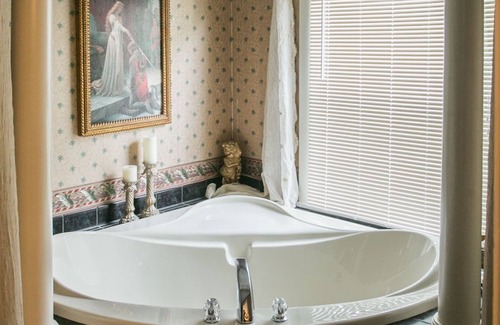 Independence Bed & Breakfast | Woodstock Inn B&B