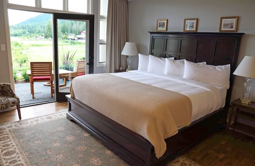 Sturdies Bay Hotel | Woodstone Manor Inc.
