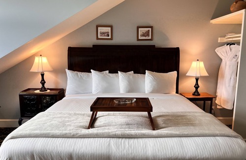 Sturdies Bay Hotel | Woodstone Manor Inc.