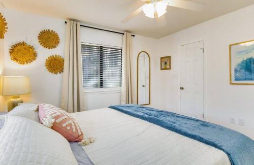 Gulf Breeze House | Woodsy Retreat, steps to Bay - Hot tub!