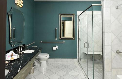 Aurora Hotel | Woolley's Classic Suites