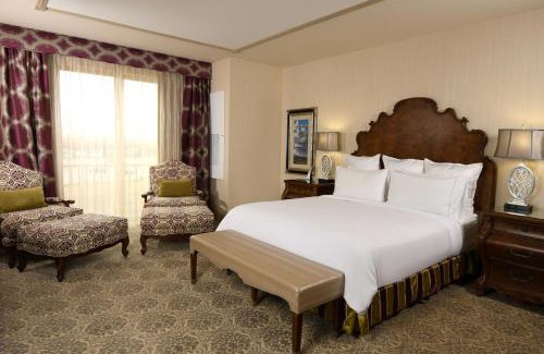 Aurora Hotel | Woolley's Classic Suites