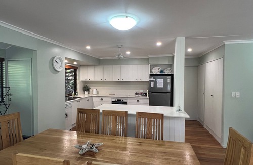 Woorim House | Woorim Waves Beach House (dog friendly)