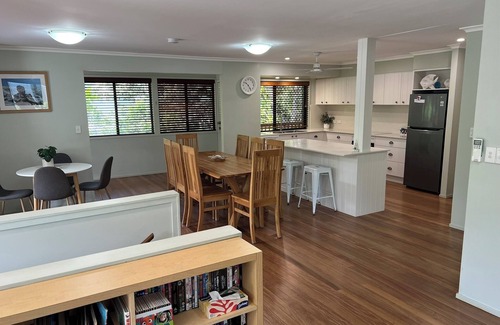 Woorim House | Woorim Waves Beach House (dog friendly)