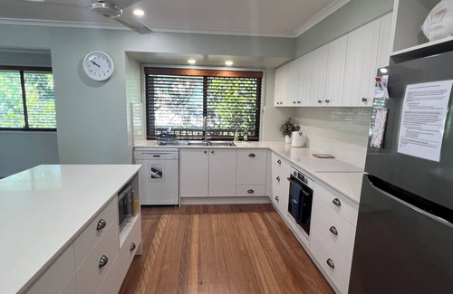 Woorim House | Woorim Waves Beach House (dog friendly)