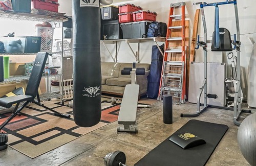 San Jose House | Work and Gym Hideaway