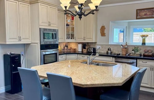 Scugog House | Work from Cottage: bring pets and family to the lake house with premium office