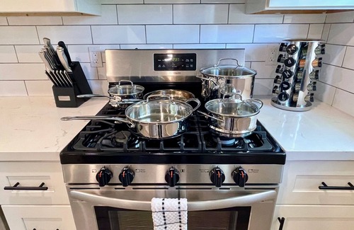 Walnut Creek Apartment | Work Here Walk+Shop+Dine Downtown King Bed Remodeled Kitchen Top Floor