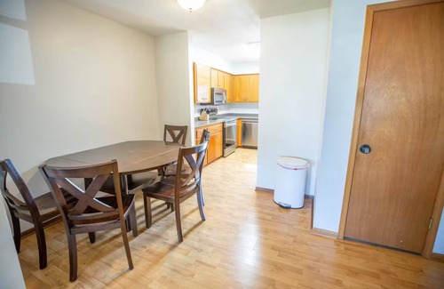 Ankeny House | Work & Relax - Modern & Comfy Oasis - Office - Pkg