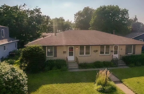 Ankeny House | Work & Relax - Modern & Comfy Oasis - Office - Pkg