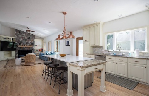 Holland Villa | Work Stay Play Holiday Home in Holland near Lake Michigan