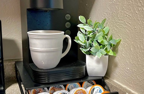 Sherman Apartment | Worker friendly, cozy, great location, quiet, full kitchen, WiFi,