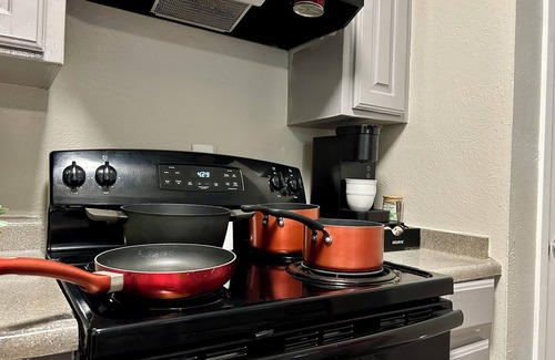 Sherman Apartment | Worker friendly, cozy, great location, quiet, full kitchen, WiFi,