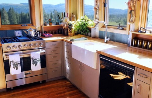 Butte Falls House | working cattle ranch 1 hour from Crater Lake National Park