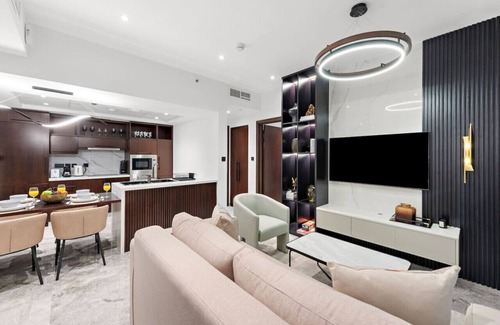 Downtown Dubai Apartment | World Class | 2BR | Dubai Skyline & Sea view