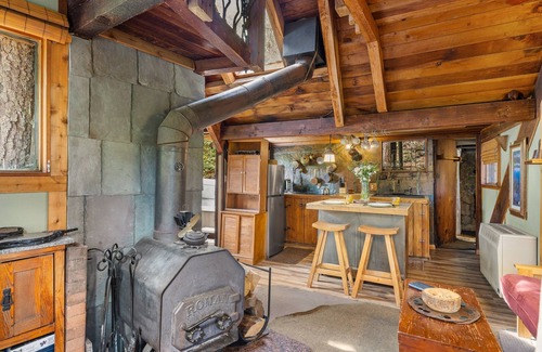 Missouri Heights Cabin | World Famous Rocky Mountain Treehouse | Hot Tub