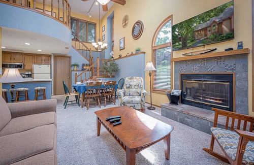 The Galena Territory House | Worry Free!/Fireplace/Clean + Quiet/Close to Indoor Pool, Trails, Town