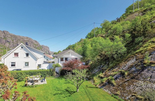 Flekkefjord House | Would you like to spend a vacation in picturesque and beautiful Åna Sira?