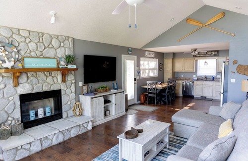 Camdenton House | WOW! Amazing location, lakefront for family & friends, quiet cove & fire pit!