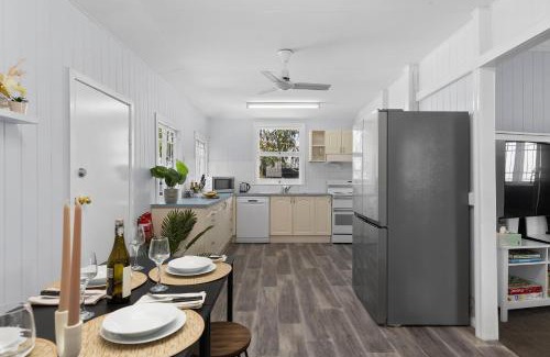 Norman Park House | Wow Bridge views Near CBD Quiet bus train