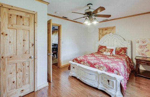 Navarro County Cabin | WOW! Check out this Gorgeous Cabin!