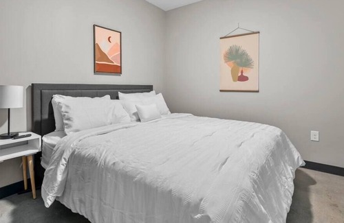 Downtown Kansas City Apartment | WOW Downtown KC 2 Bedroom King Beds Stunning View