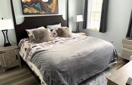 Hancock Apartment | WOW-New Ski OnOff Suite By Pool Sleeps 4 Jiminy Pk
