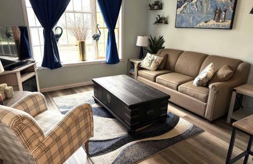 Hancock Apartment | WOW-New Ski OnOff Suite By Pool Sleeps 4 Jiminy Pk