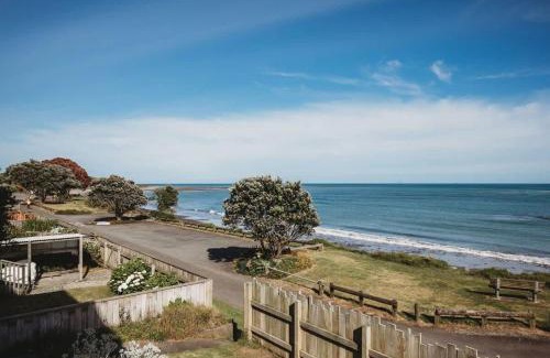 Bell Block Apartment | Wow On Wanaka Bay - beachfront living at its best