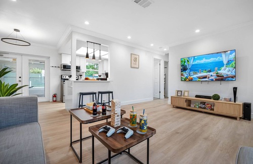 Featherock House | WOW! Pickleball Gym Stylish Modern Living