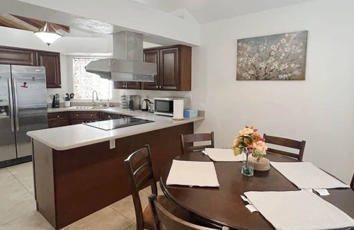 Chandler House | Wow! Single-story 3BR Chandler home