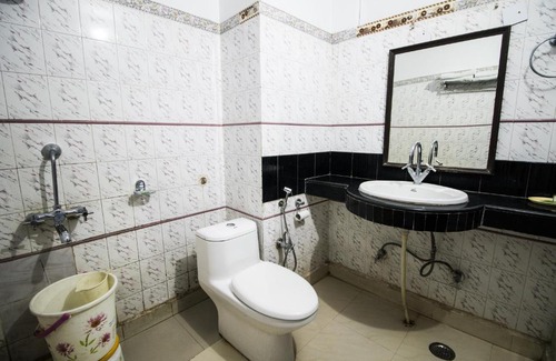 Jwalapur Hotel | WOW STAYZ2 Hotel Jahanvi Dale