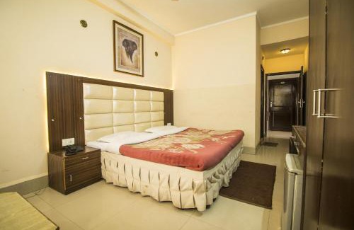 Jwalapur Hotel | WOW STAYZ2 Hotel Jahanvi Dale