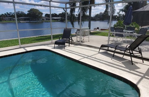 Jasmine Lakes House | WOW Waterfront Heated Pool Home by BEACH Sleeps 12