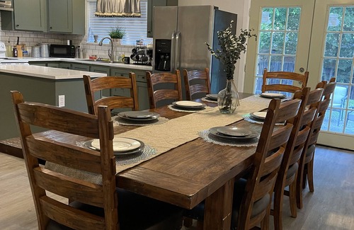 Universal City House | Wowza! Nice and Spacey Home!
