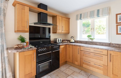 Newton Ferrers Cottage | Wren Cottage - a cottage that sleeps 6 guests in 3 bedrooms