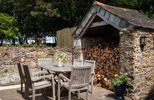 Newton Ferrers Cottage | Wren Cottage - a cottage that sleeps 6 guests in 3 bedrooms
