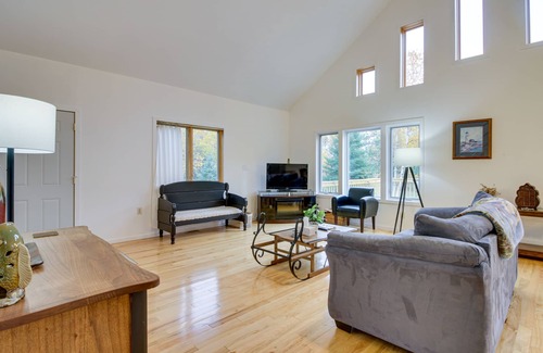 North Carlton House | Wright Retreat on Woodbury Lake: Deck & Fire Pit!