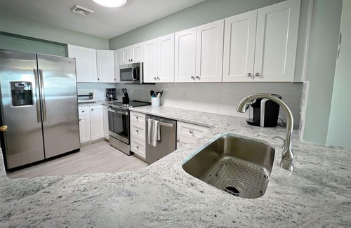 Shell Island Condo | Wrightsville Dunes: Oceanfront Condo, 2 Pools, Tennis Court!