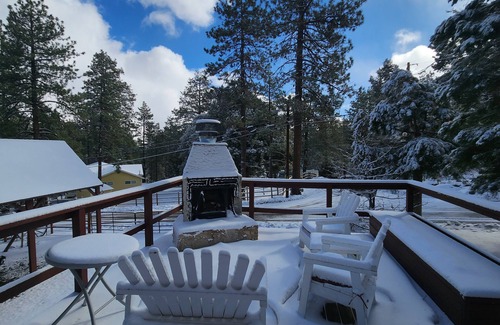 Wrightwood House | Wrightwood Haven: Your Perfect Retreat Awaits!