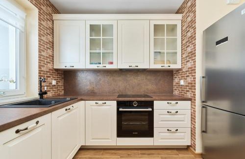 Krzyki Apartment | Wrocław Rose Apartments by Noclegi Renters