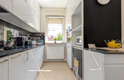 Fabryczna Apartment | Wrocław Escape Apartment with Garden by BookingHost