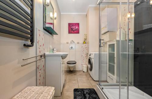 Fabryczna Apartment | Wrocław Escape Apartment with Garden by BookingHost
