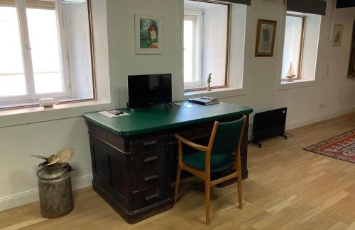Winterhausen Apartment | wunderschöne Ferienwohnung in Winterhausen mit Küche, Bad und Piano