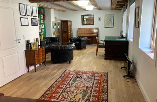 Winterhausen Apartment | wunderschöne Ferienwohnung in Winterhausen mit Küche, Bad und Piano