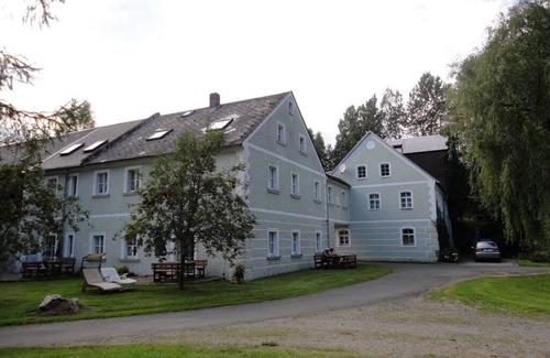 Tirschenreuth Apartment | Wunderschöne Unterkunft in Alleinlage am Angelweiher