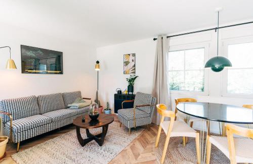 Sangerhausen Apartment | Wunderschönes Chalet mit Gästehaus in der Natur mit Fass-Sauna