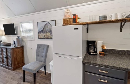 Oil City Cabin | Wyldewood~Caddo Lake Cabin 2 with Kayaks! Emerald Isle Cabins, Shreveport, La.