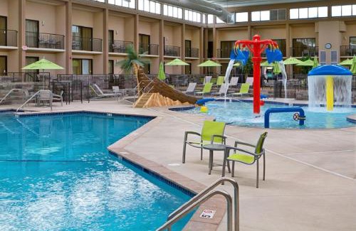 South Loop Hotel | Wyndham Bloomington - Mall of America